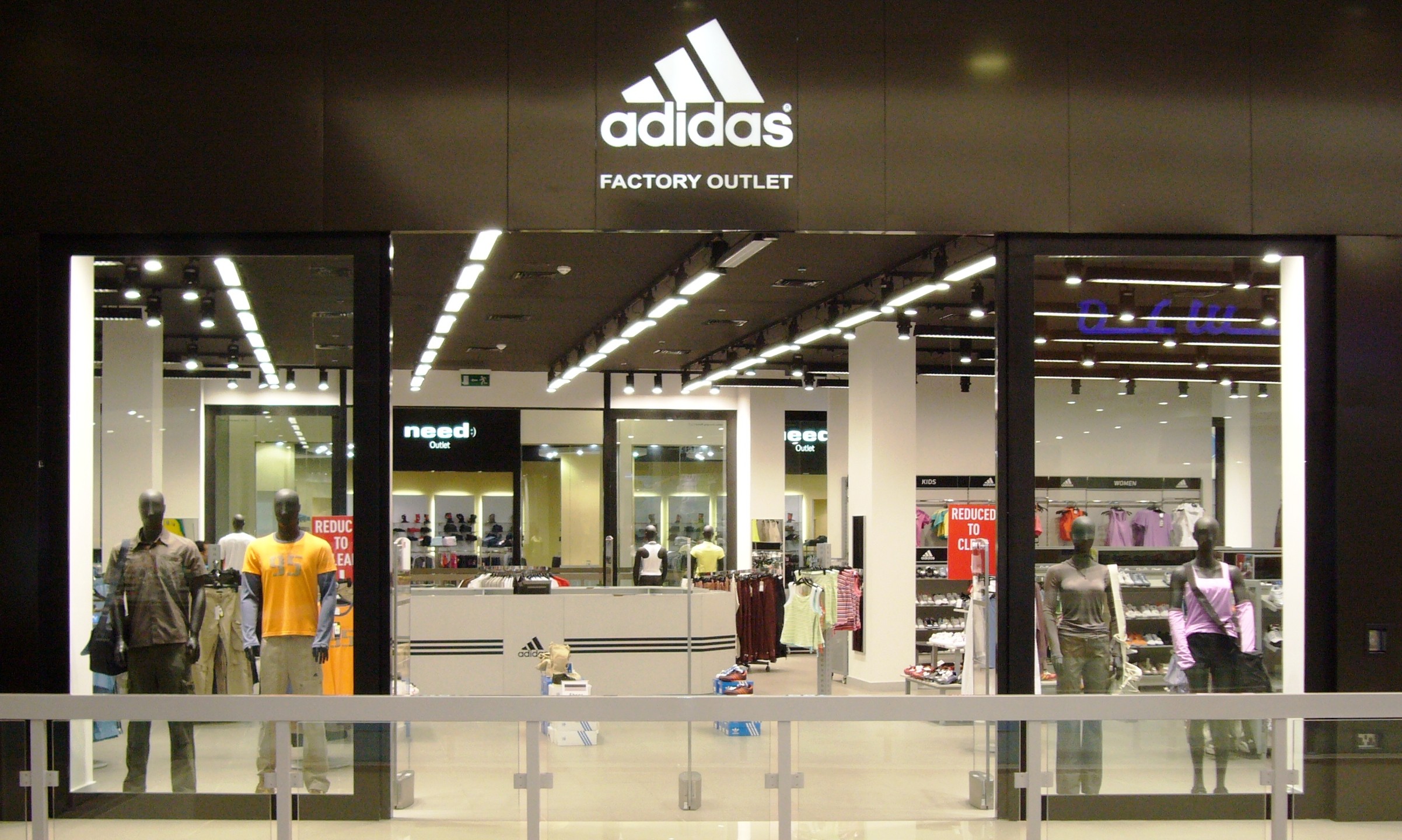 adidas retail outlet store