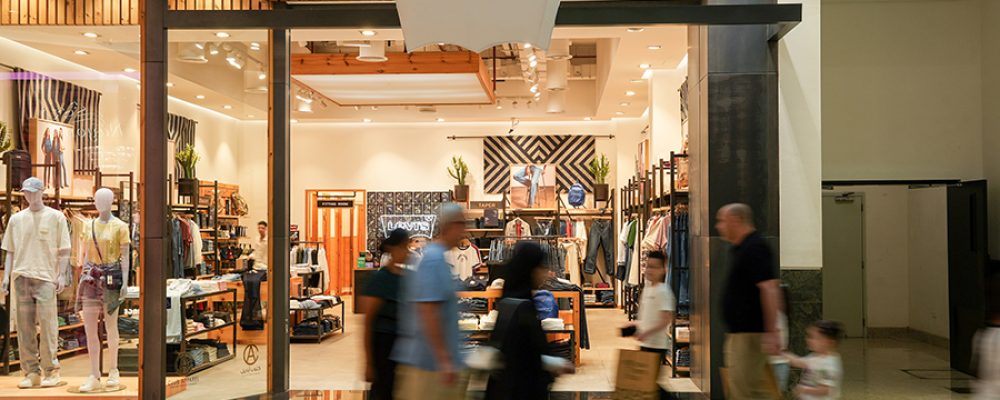 Levi’s® Brings Its Viral Batwing Logo Moment To The UAE, Celebrating The Power Of An Iconic Brand Symbol