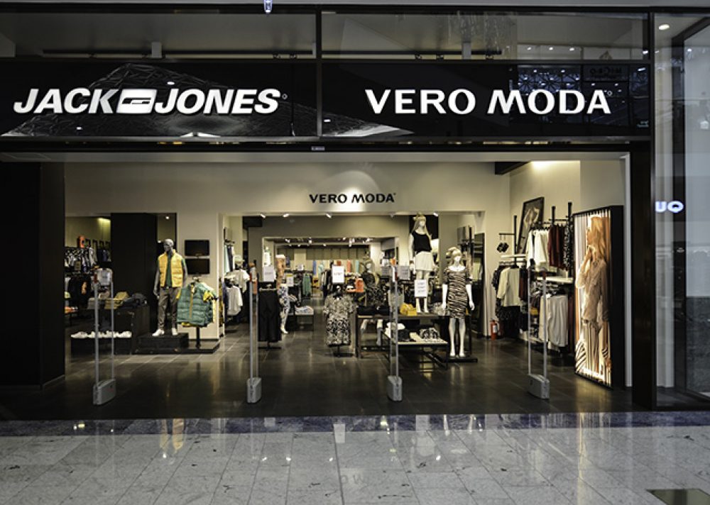 MODA & N JONES Shopping Guide