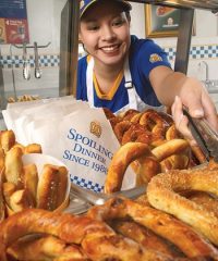 Auntie Anne’s Pretzels ( Metro Link )