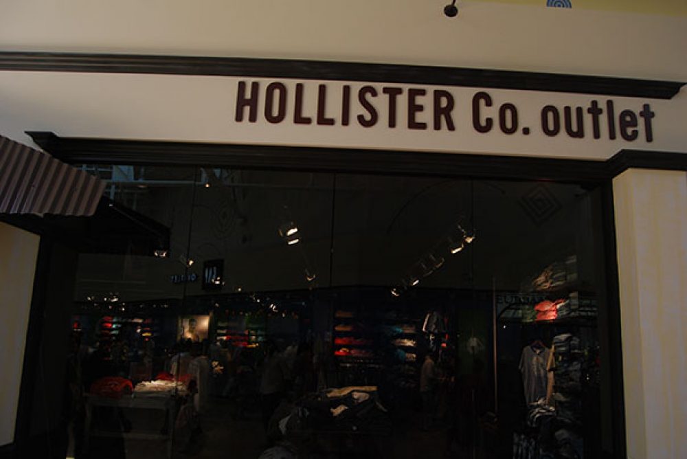 hollister in outlet mall