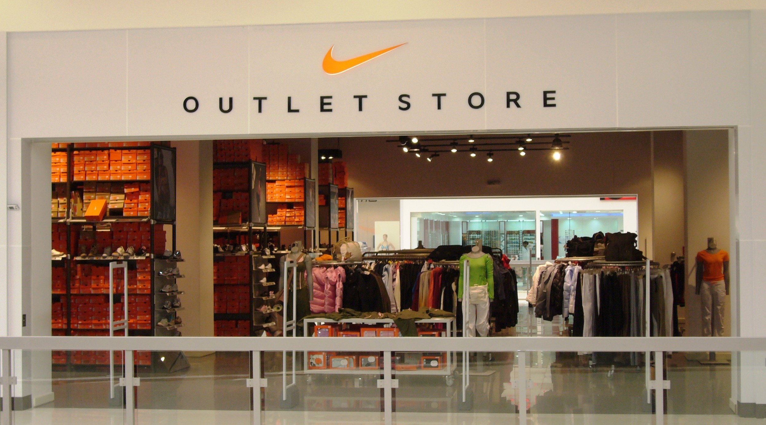 aurora outlet mall nike